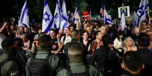 عائلات
      المحتجزين
      الإسرائيليين:
      لولا
      نتنياهو
      لكانت
      فرصة
      التوصل
      إلى
      صفقة
      تبادل
      أكبر